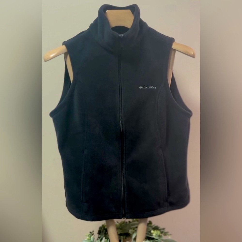 Columbia Women’s Black Fleece Full Zip Vest Outdoor Hiking Size M